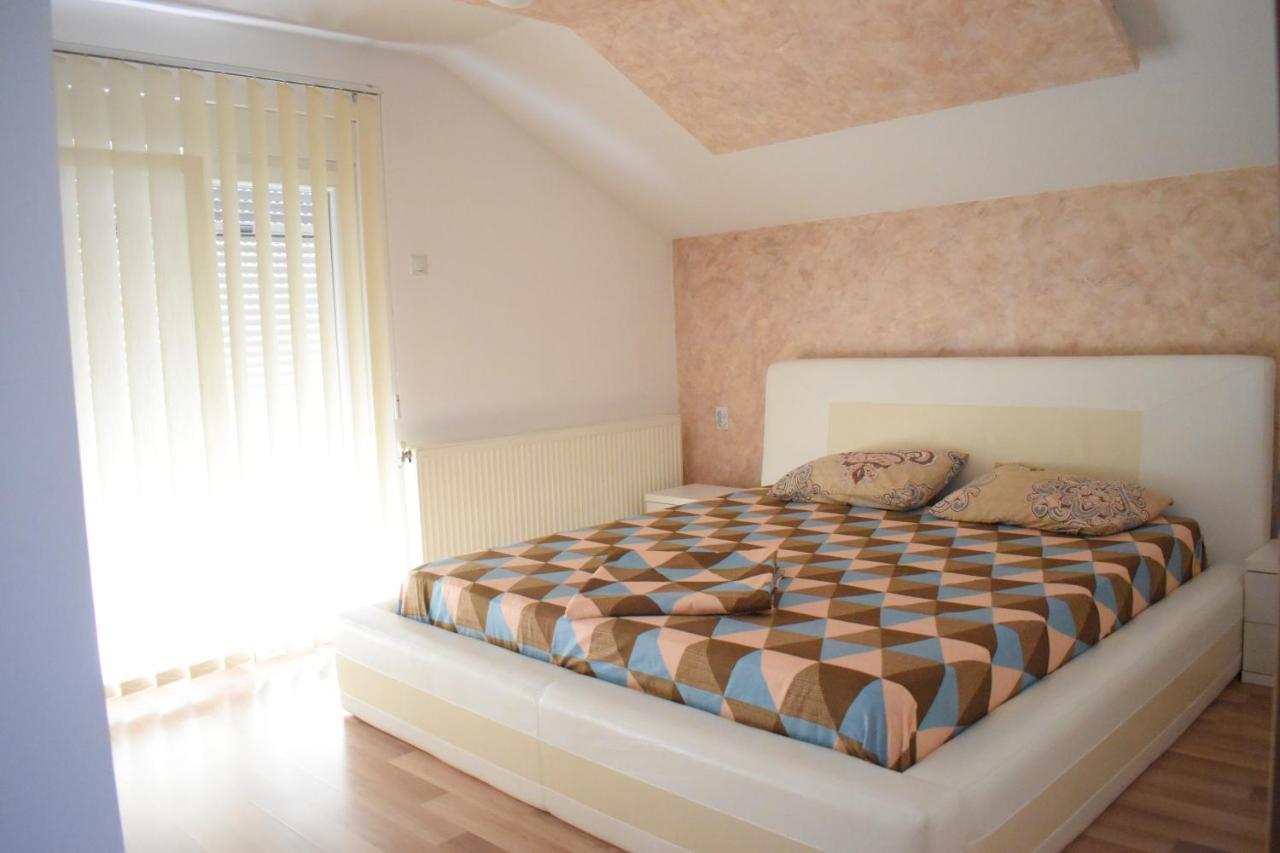 Apartments Holiday Вране Экстерьер фото
