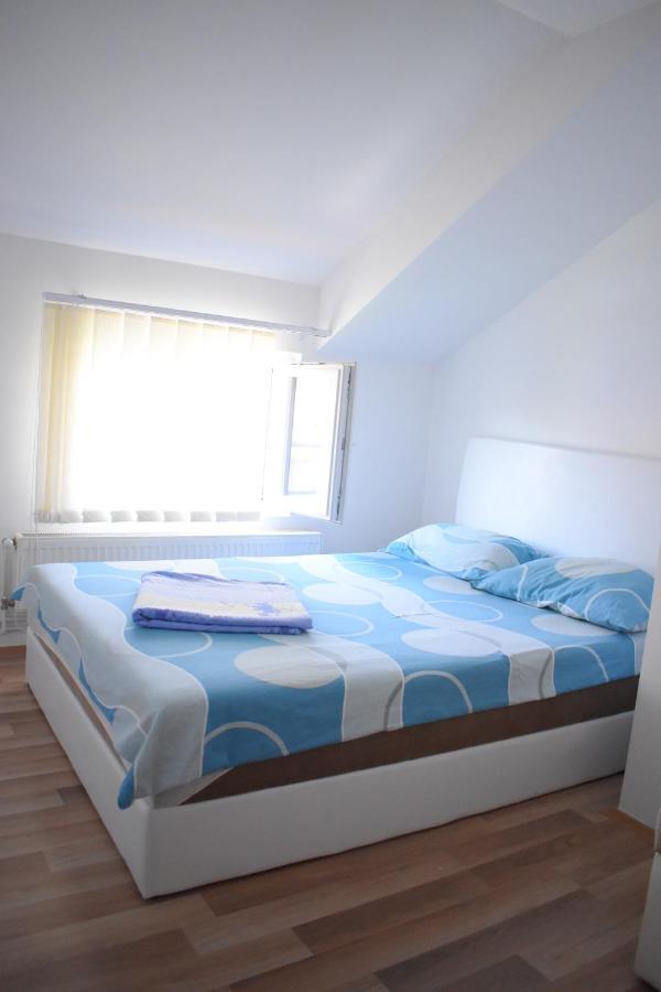 Apartments Holiday Вране Экстерьер фото