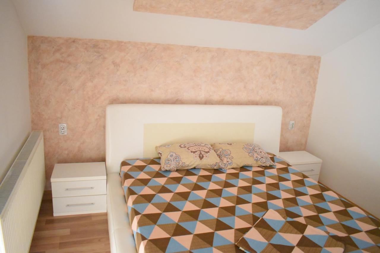 Apartments Holiday Вране Экстерьер фото