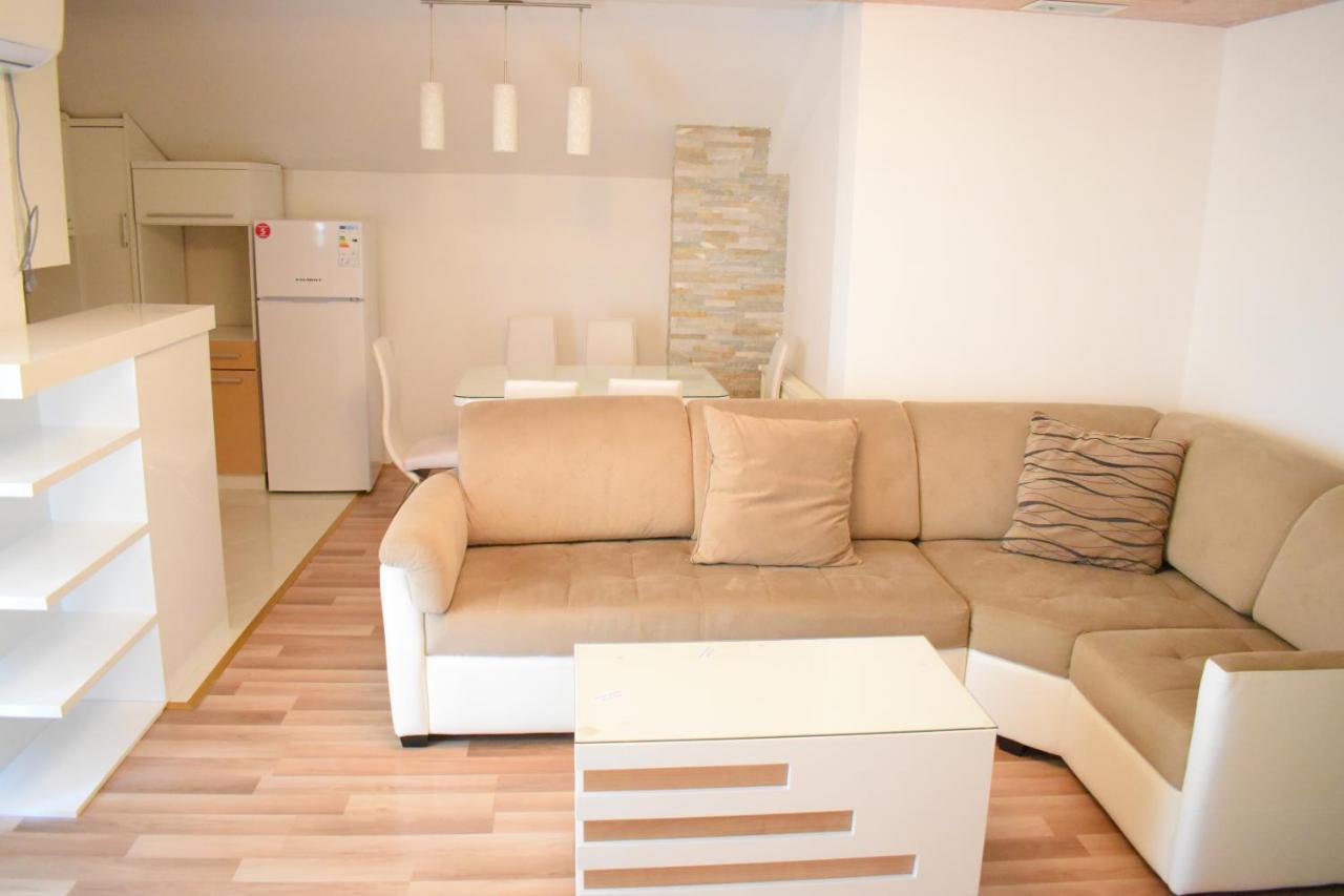 Apartments Holiday Вране Экстерьер фото