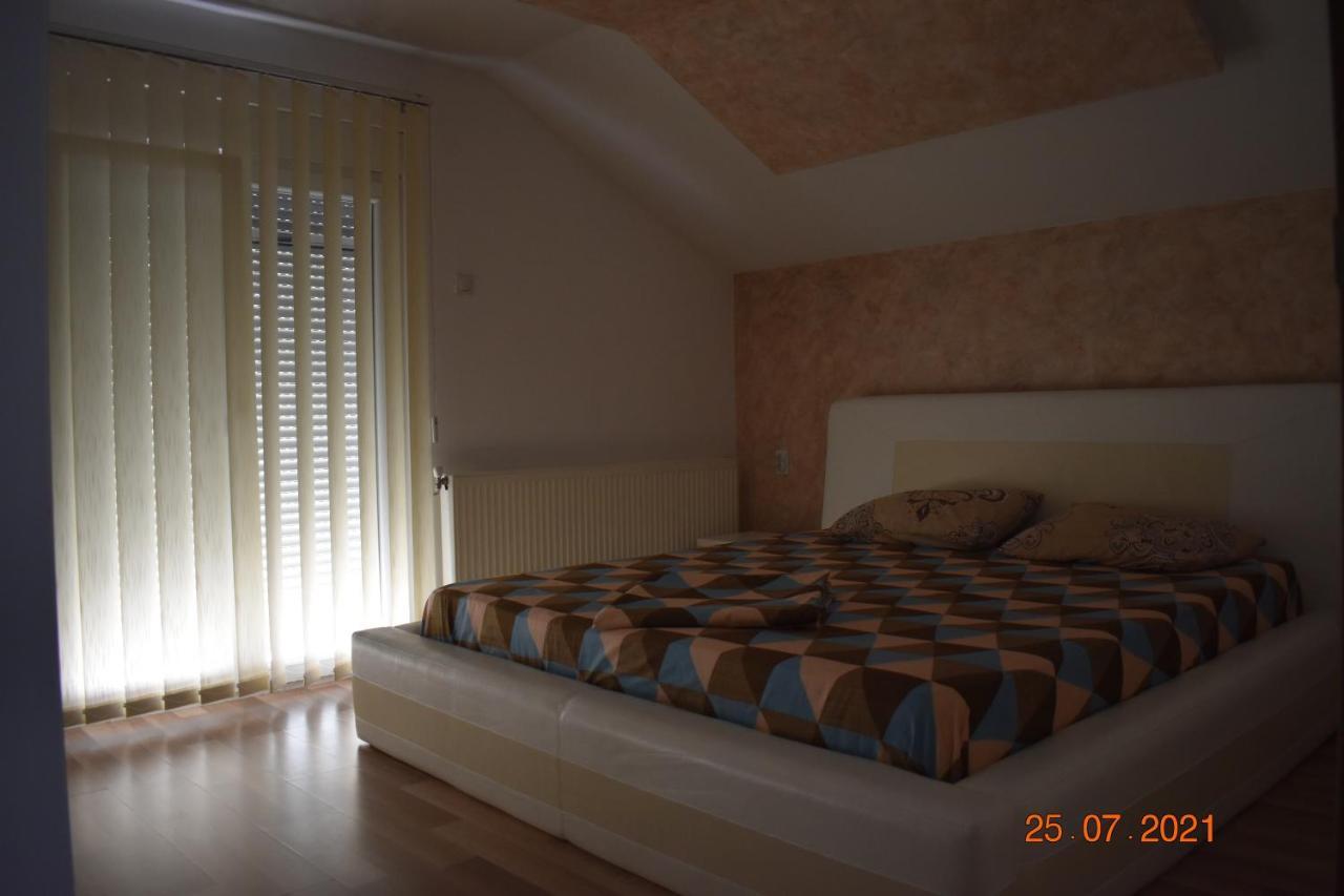 Apartments Holiday Вране Экстерьер фото