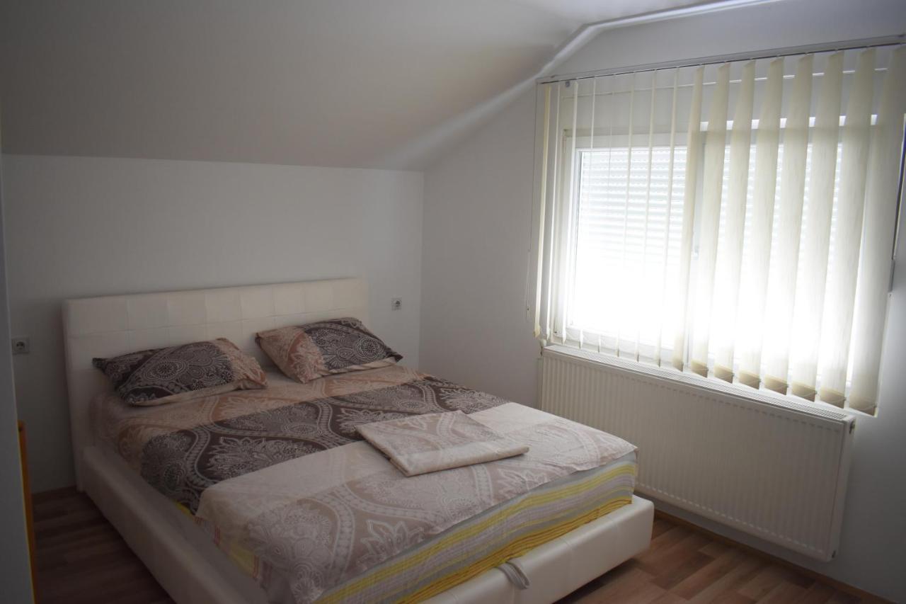 Apartments Holiday Вране Экстерьер фото