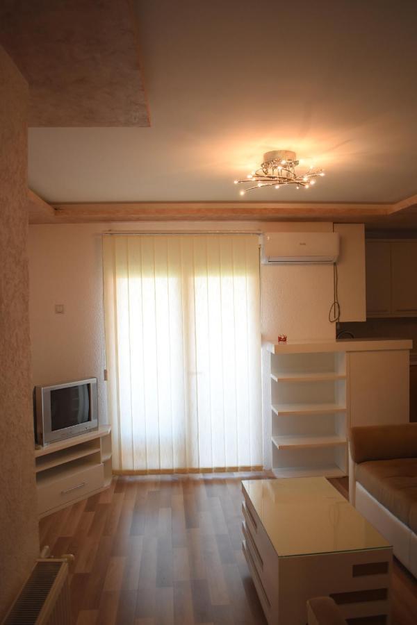 Apartments Holiday Вране Экстерьер фото